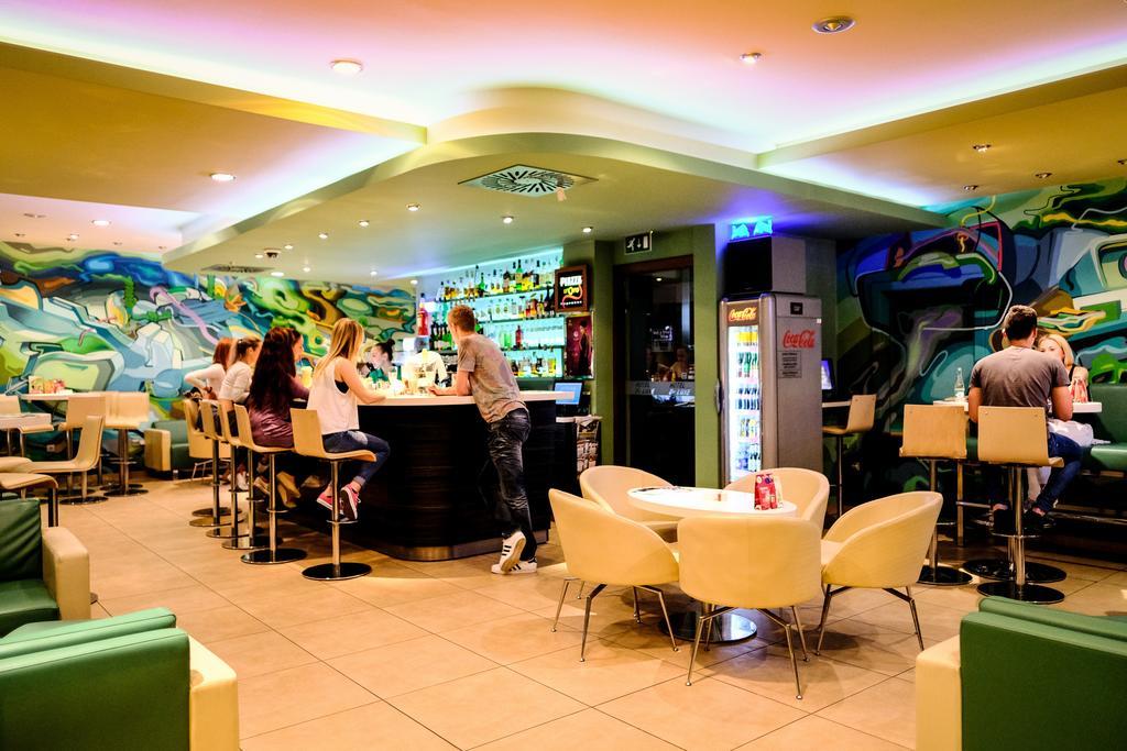 ניטרה Hotel Deluxe With Free Wellness And Fitness Centrum מראה חיצוני תמונה