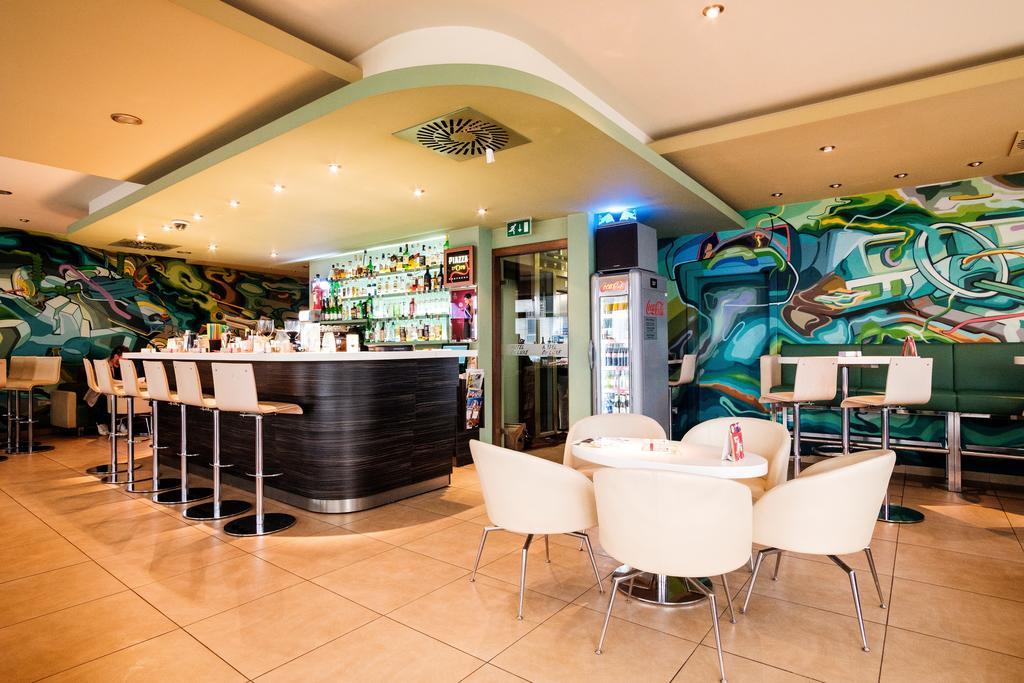 ניטרה Hotel Deluxe With Free Wellness And Fitness Centrum מראה חיצוני תמונה