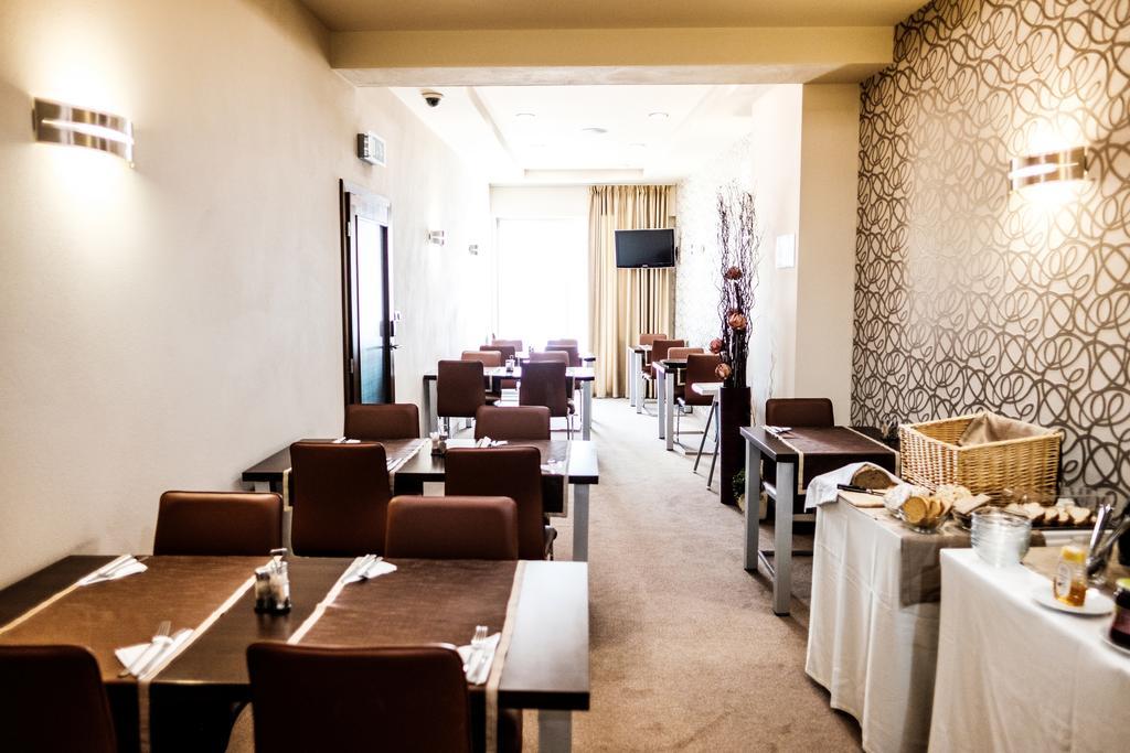 ניטרה Hotel Deluxe With Free Wellness And Fitness Centrum מראה חיצוני תמונה