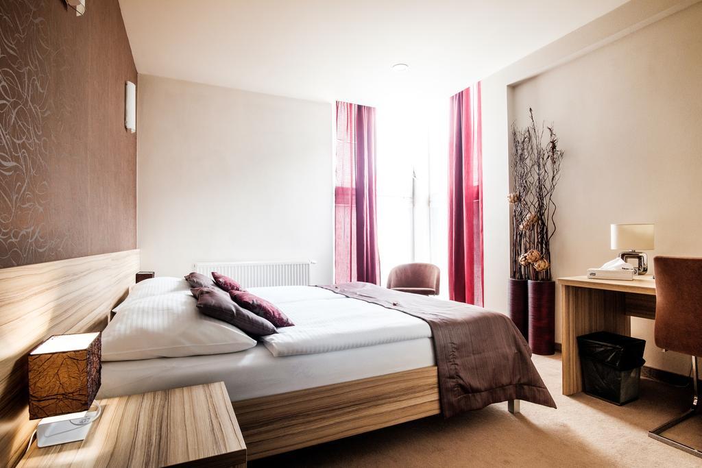 ניטרה Hotel Deluxe With Free Wellness And Fitness Centrum מראה חיצוני תמונה