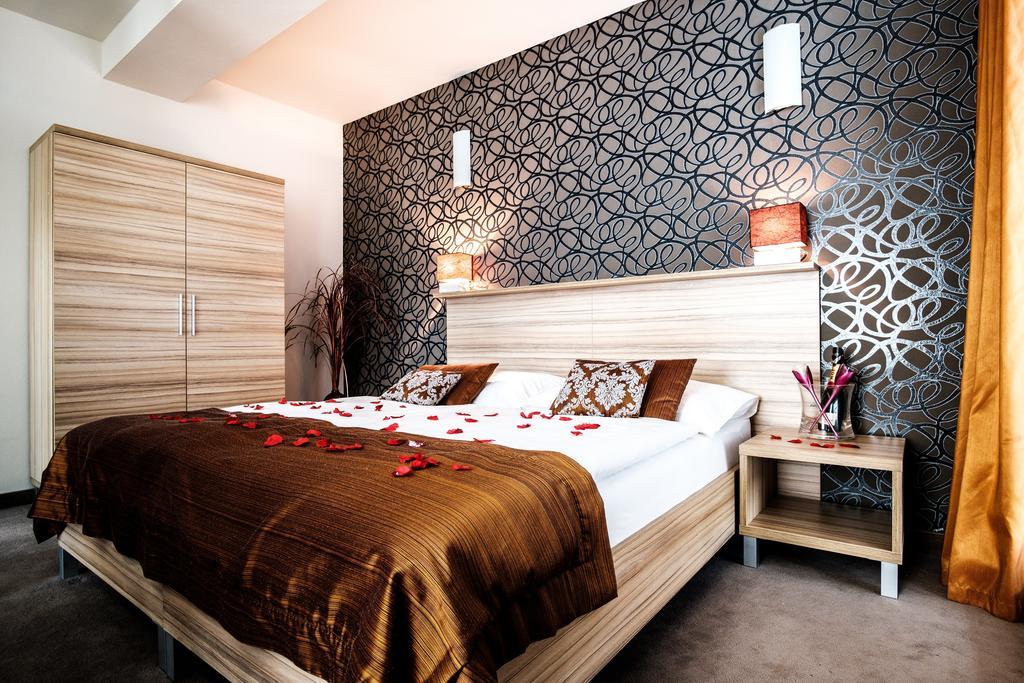 ניטרה Hotel Deluxe With Free Wellness And Fitness Centrum מראה חיצוני תמונה