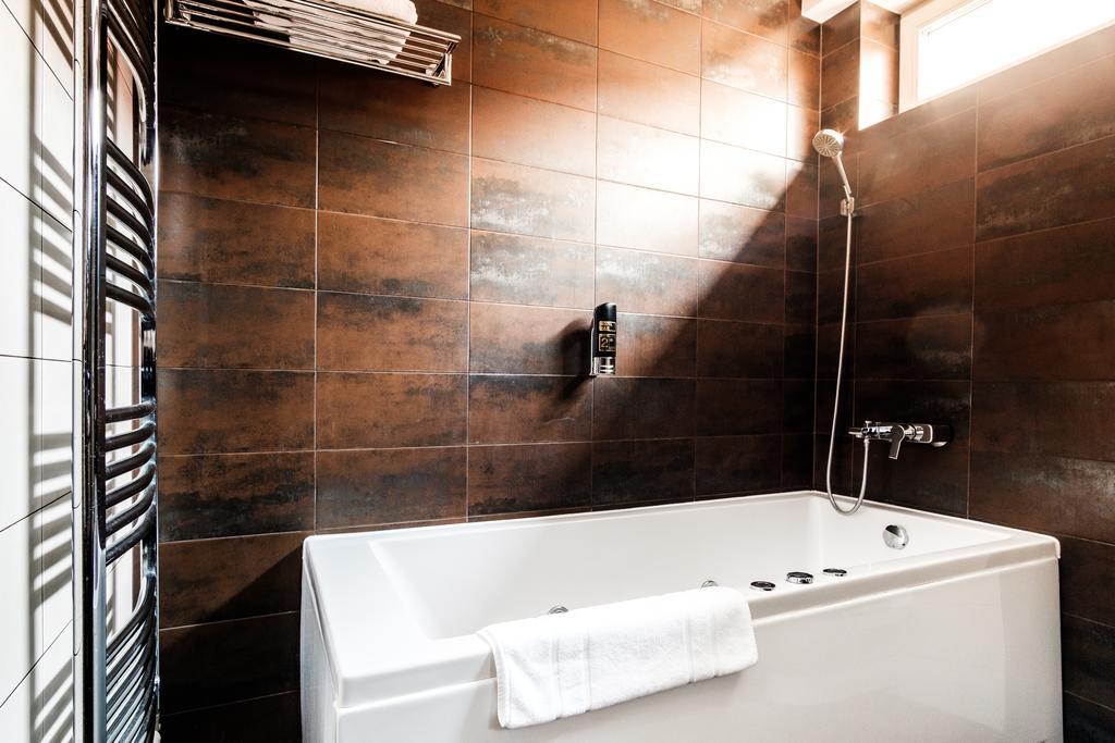 ניטרה Hotel Deluxe With Free Wellness And Fitness Centrum מראה חיצוני תמונה