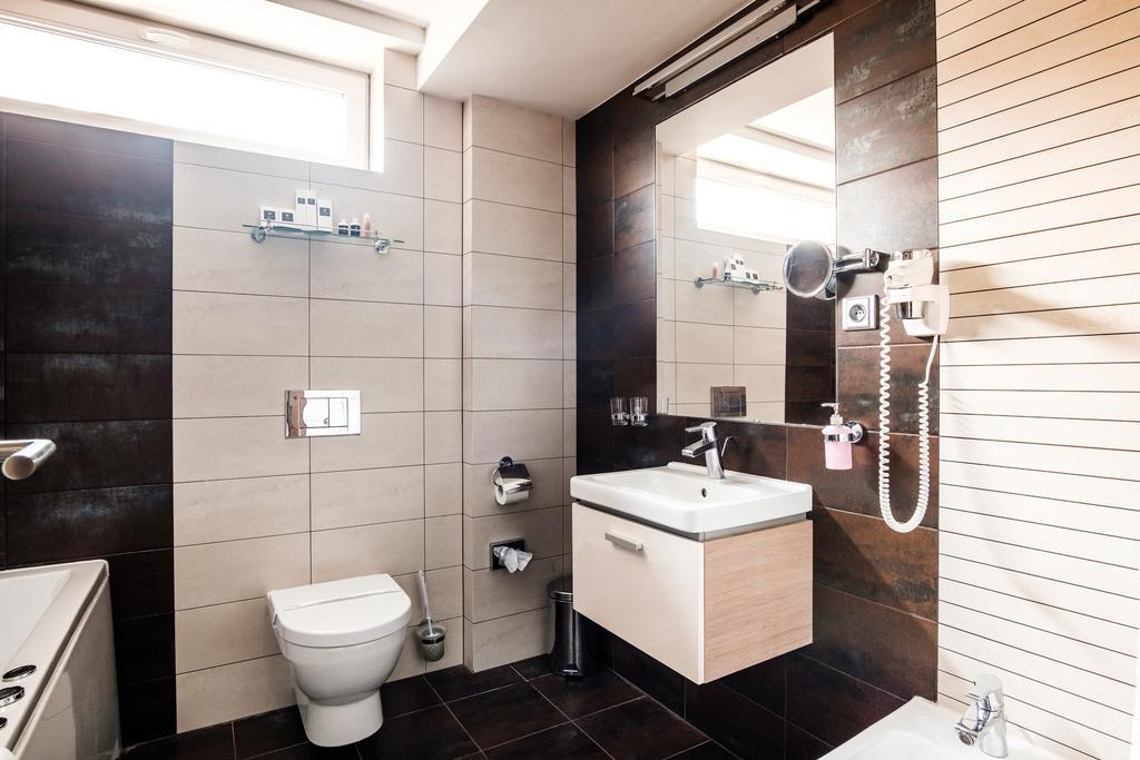 ניטרה Hotel Deluxe With Free Wellness And Fitness Centrum מראה חיצוני תמונה