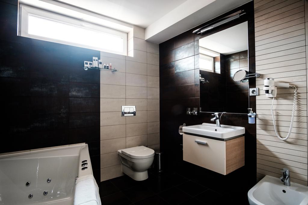 ניטרה Hotel Deluxe With Free Wellness And Fitness Centrum מראה חיצוני תמונה